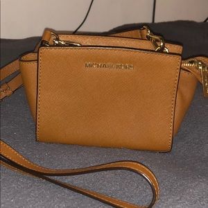 Micheal kors mini purse